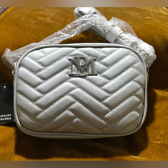 Badgley Mischka Silver Quilted Crossbody Camera Bag NWT - Picture 2 of 8